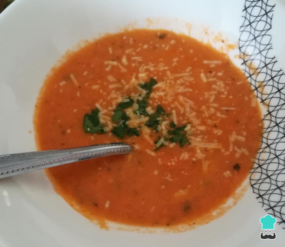 Receta de Crema de tomate con queso parmesano