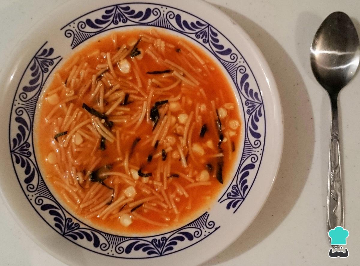 Receta de Sopa de fideos con espinacas y granos de elote