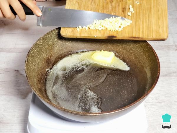 Receta de Tallarines con mantequilla y ajo - Paso 4