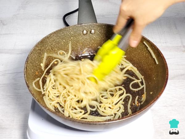 Receta de Tallarines con mantequilla y ajo - Paso 6