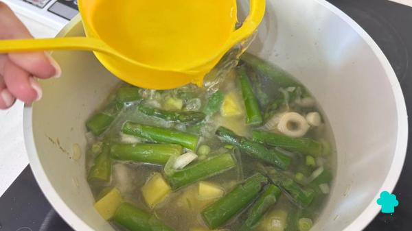Receta de Crema de espárragos trigueros: sana, rápida y deliciosa - Paso 6