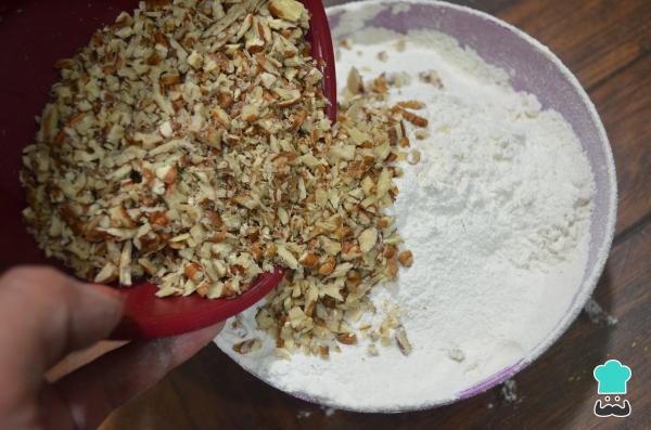 Receta de Bizcocho con nueces y pasas - Paso 3