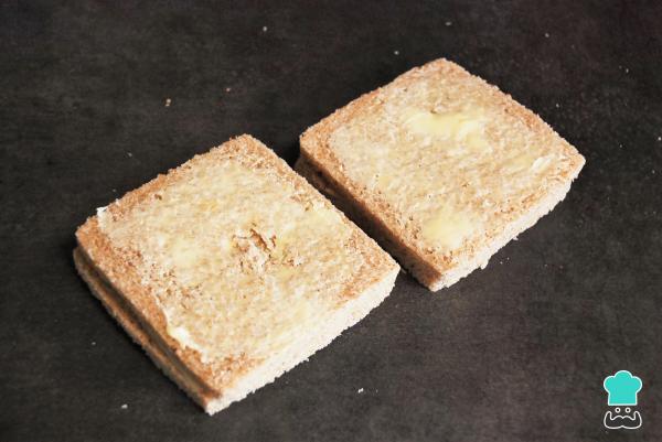 Receta de Sándwich mallorquín - Con sobradas y queso fundido - Paso 4