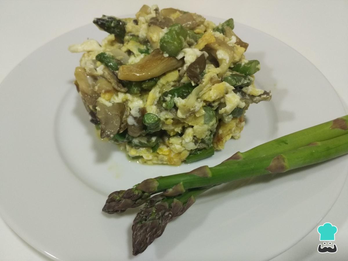 Receta de Revuelto de setas y espárragos