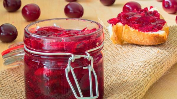 Las mermeladas de primavera caseras más fáciles para aprovechar la fruta de temporada - Mermelada de cereza: intensa y antioxidante