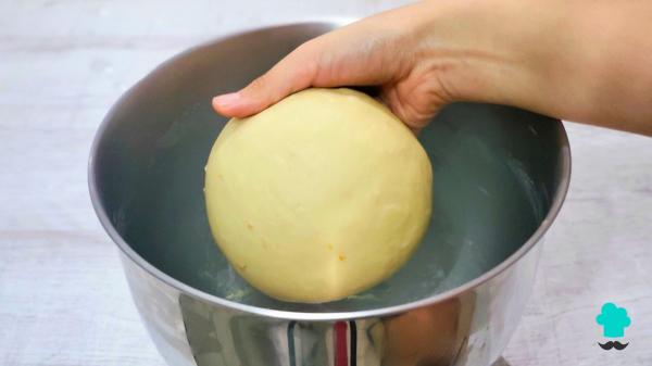 Receta de Coca de San Juan fácil y esponjosa: el secreto para que quede tierna durante días - Paso 6