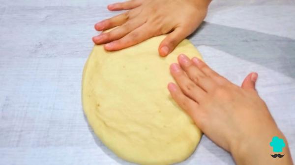 Receta de Coca de San Juan fácil y esponjosa: el secreto para que quede tierna durante días - Paso 7