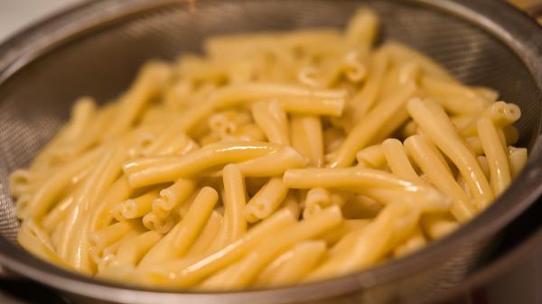 Nandu Jubany, chef Michelin: “Para que los macarrones a la boloñesa queden más cremosos y sabrosos, añade tres huevos batidos al final” - Cómo cocer la pasta para que quede una textura perfecta y jugosa