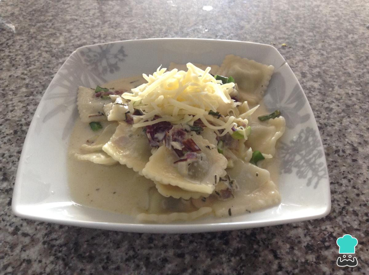 Receta de Raviolis en salsa de verdeo y tomillo.