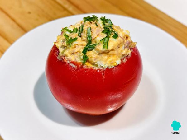 Receta de Tomates rellenos de atún y huevo: fáciles, sabrosos y con un relleno muy cremoso - Paso 8