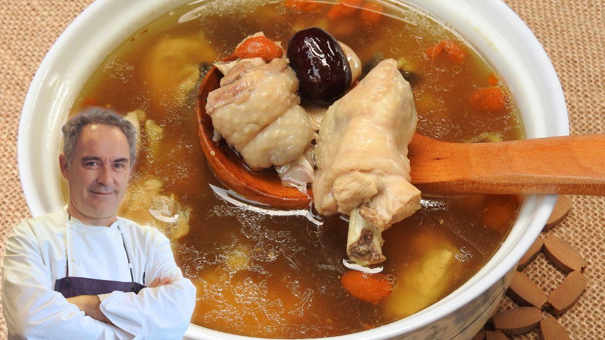 Ferran Adrià, chef: “El caldo de pollo más sabroso se hace con 3 carcasas, 80 g de zanahoria, 40 g de apio y 130 g de cebolla”