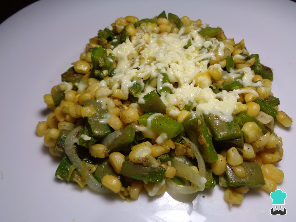 Receta de Nopales con elote y queso