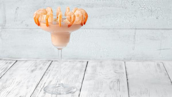 El cóctel de gambas de toda la vida, pero con un truco en la salsa rosa que lo hace irresistible: "Añadir este ingrediente le dará un sabor más intenso" - Estos son los errores más comunes al hacer la salsa rosa