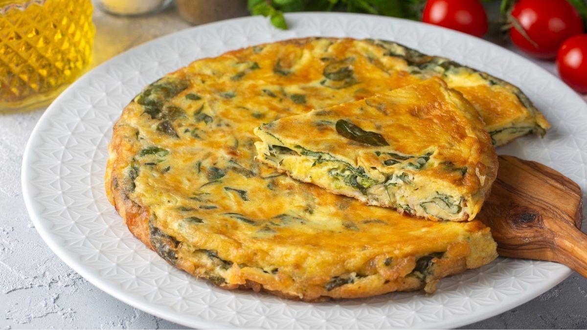 Receta de Tortilla de patatas con espinacas: fácil, saludable y muy jugosa en pocos minutos