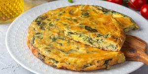 Receta de Tortilla de patatas con espinacas: fácil, saludable y muy jugosa en pocos minutos