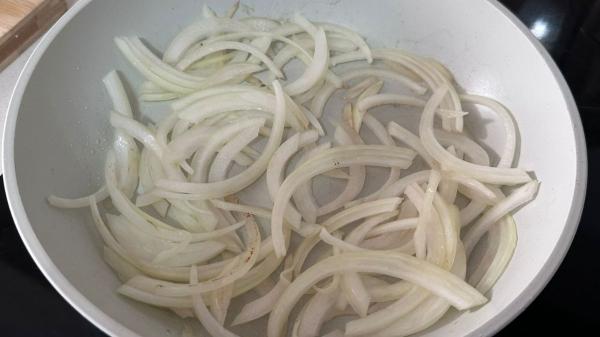 Receta de Tortilla de patatas con espinacas: fácil, saludable y muy jugosa en pocos minutos - Paso 3