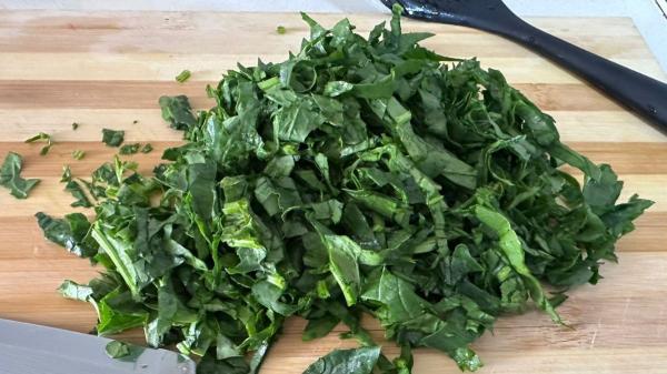 Receta de Tortilla de patatas con espinacas: fácil, saludable y muy jugosa en pocos minutos - Paso 4