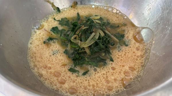 Receta de Tortilla de patatas con espinacas: fácil, saludable y muy jugosa en pocos minutos - Paso 7