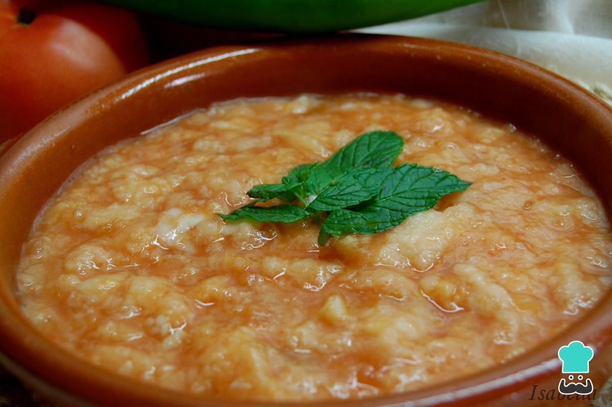 Receta de Sopa de tomate casera con pan