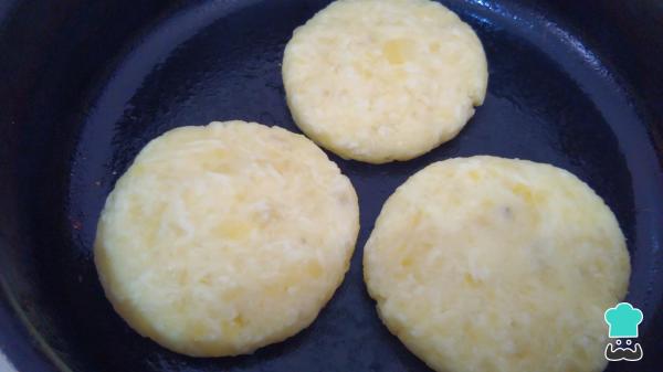 Receta de Arepas de yuca - Paso 9