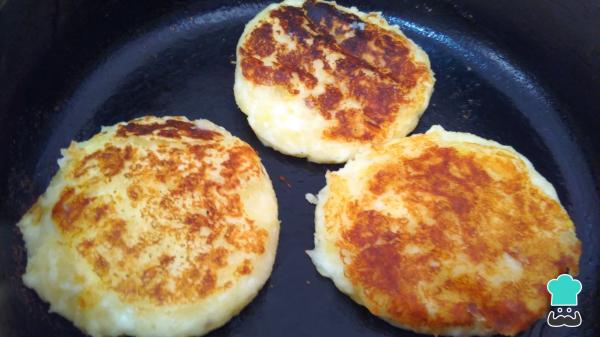 Receta de Arepas de yuca - Paso 10