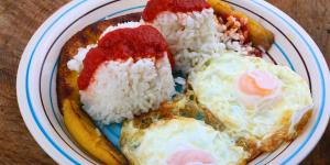 Cuba da una lección a España: el auténtico arroz a la cubana no lleva tomate, se hace con carne picada y plátano frito