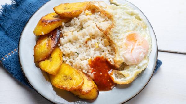 Cuba da una lección a España: el auténtico arroz a la cubana no lleva tomate, se hace con carne picada y plátano frito - El arroz a la cubana original se prepara con picadillo