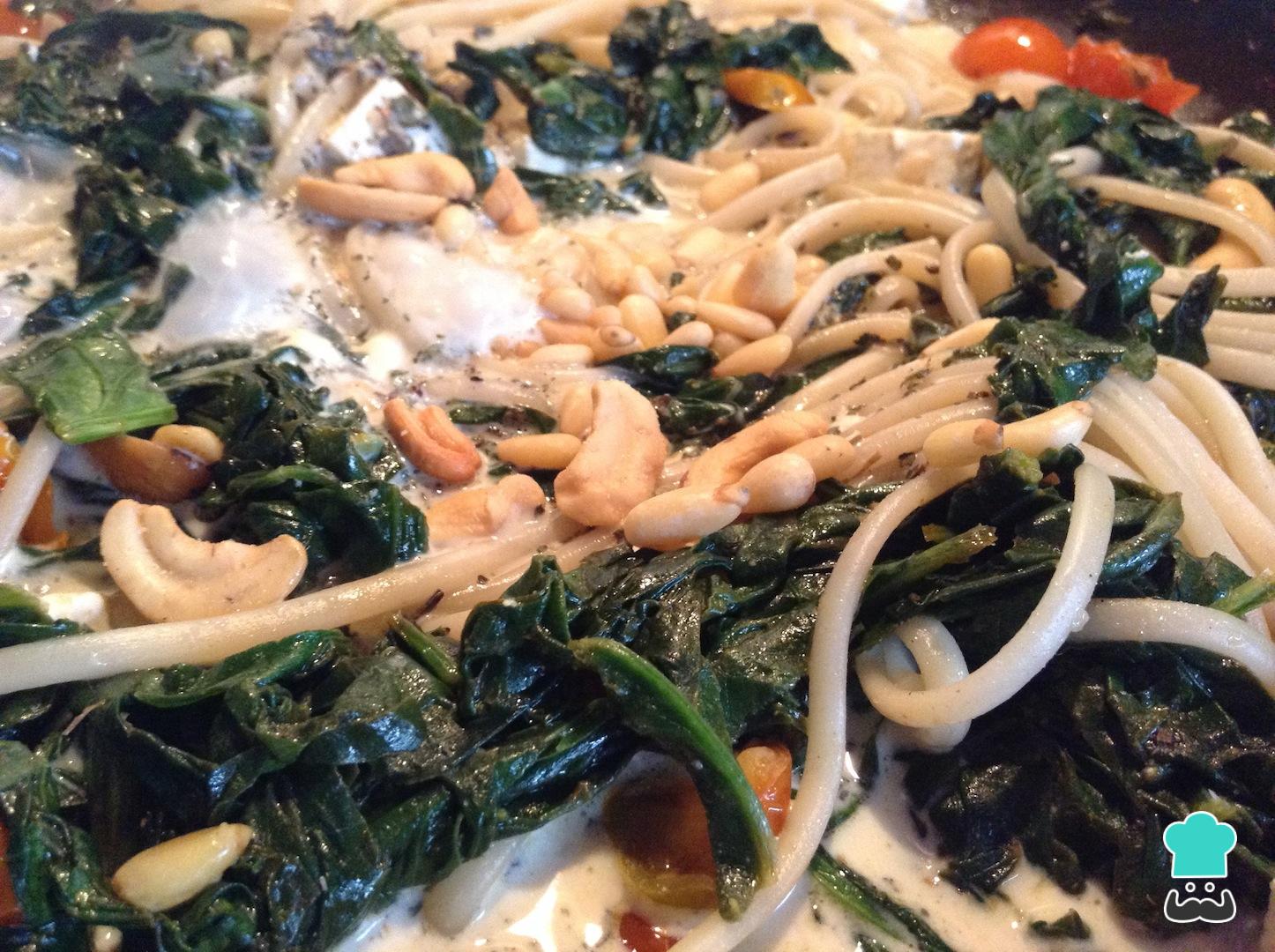 Pasta con espinacas vegetariana