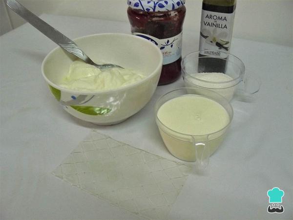 Receta de Panna cotta de yogurt griego - Paso 1