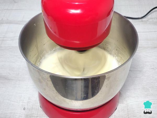 Receta de Bizcocho de nata y yogur - Paso 1