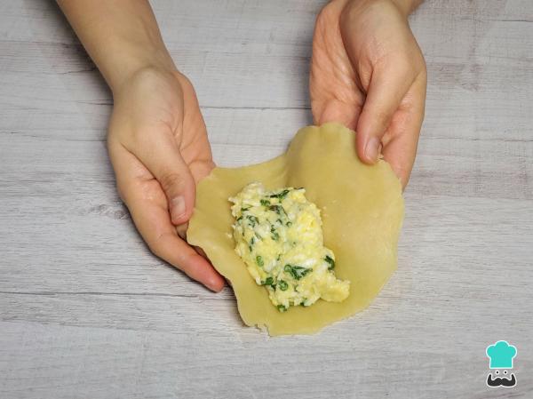 Receta de Empanadas de huevo - Paso 5