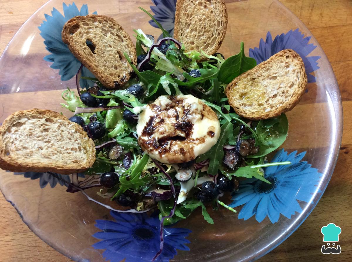 Receta de Ensalada de queso de cabra y frutos rojos