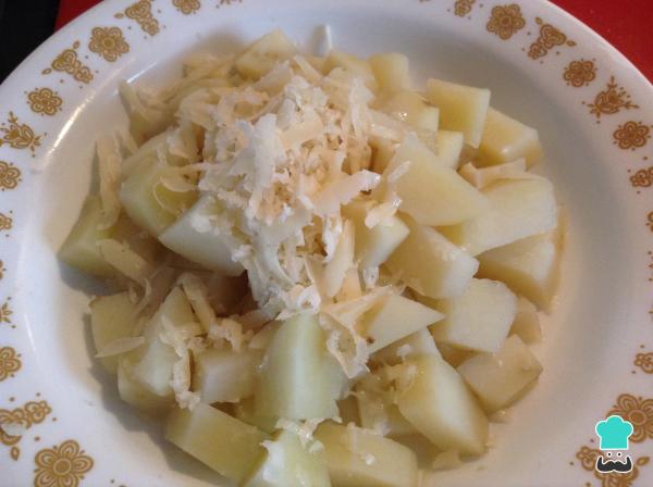 Receta de Cazuela de patatas y queso - Paso 5