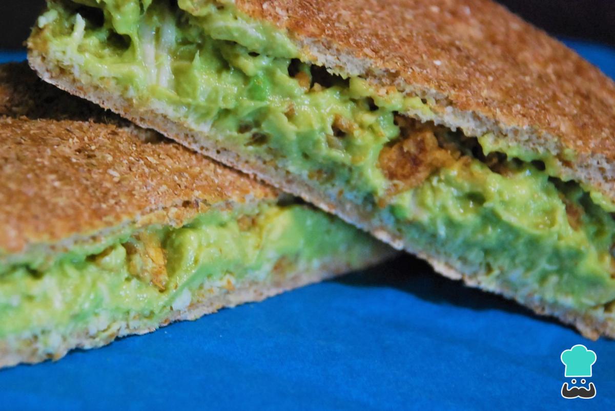 Receta de Sándwich de pollo y aguacate