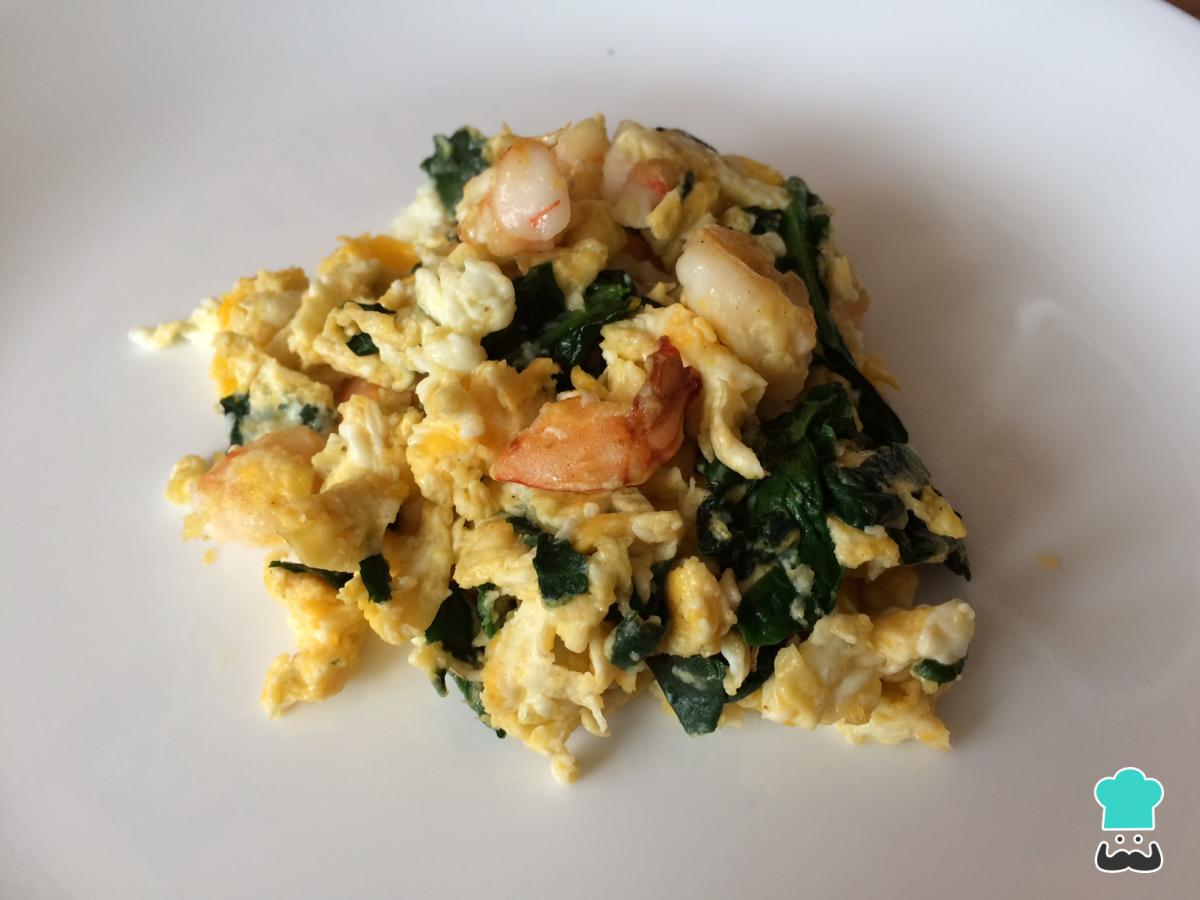 Receta de Revuelto de espinacas con gambas
