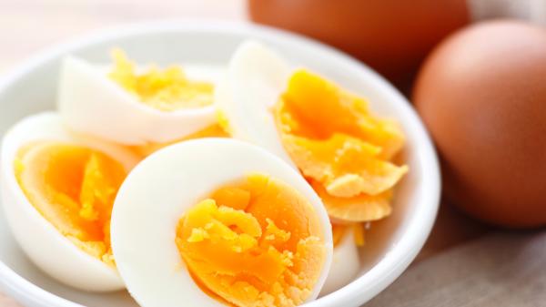 Los cocineros andaluces coinciden: “Los huevos rellenos de atún más ricos se hacen con pimientos del piquillo” - El primer paso para que los huevos rellenos queden perfectos empieza en la cocción