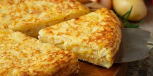 Hace 100 años la tortilla de patatas no se hacía como ahora: la receta tenía un ingrediente que prácticamente ha desaparecido