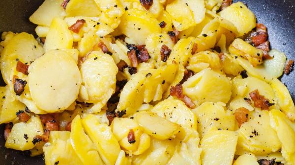 Hace 100 años la tortilla de patatas no se hacía como ahora: la receta tenía un ingrediente que prácticamente ha desaparecido - La manteca de cerdo era un ingrediente habitual en las tortillas de hace un siglo