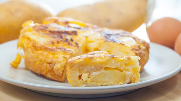 Hace 100 años la tortilla de patatas no se hacía como ahora: la receta tenía un ingrediente que prácticamente ha desaparecido - La tortilla de patatas tampoco llevaba cebolla como ahora