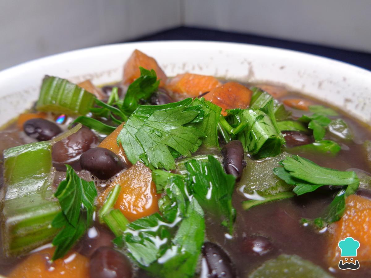 Receta de Frijoles charros vegetarianos
