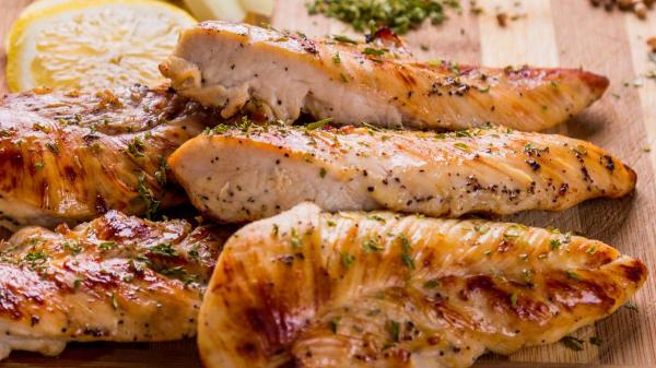 Los nutricionistas coinciden: “Los huevos fritos más ricos y sanos no se acompañan con bacon, sino con pollo y espinacas” - Por qué los nutricionistas recomiendan el pollo antes que el bacon
