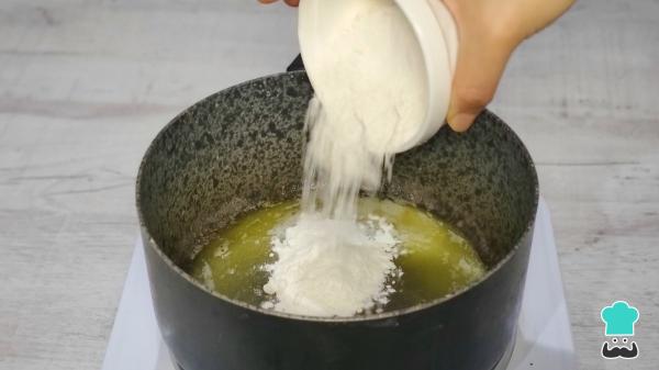 Receta de La bechamel para croquetas más cremosa que puedes hacer en casa (y sin grumos) - Paso 2