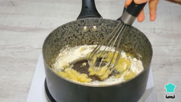 Receta de La bechamel para croquetas más cremosa que puedes hacer en casa (y sin grumos) - Paso 3