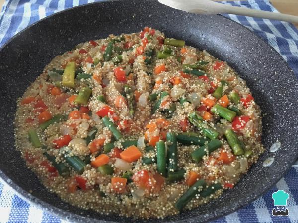 Receta de Paella vegana de quinoa