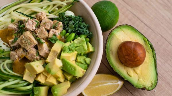 Los nutricionistas coinciden: el aguacate es más saludable si lo combinas con estos alimentos