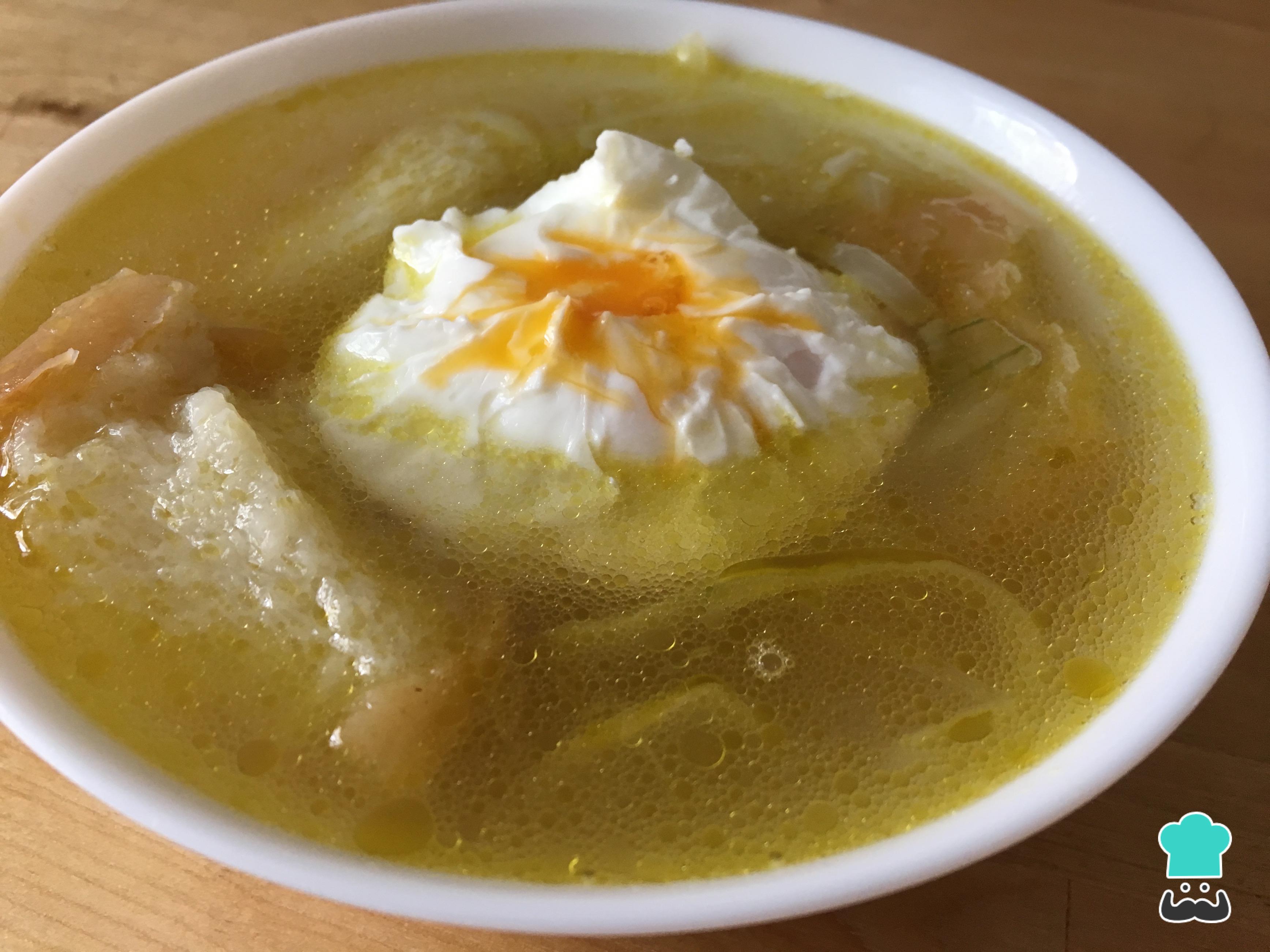 Sopa de cebolla con huevo poché