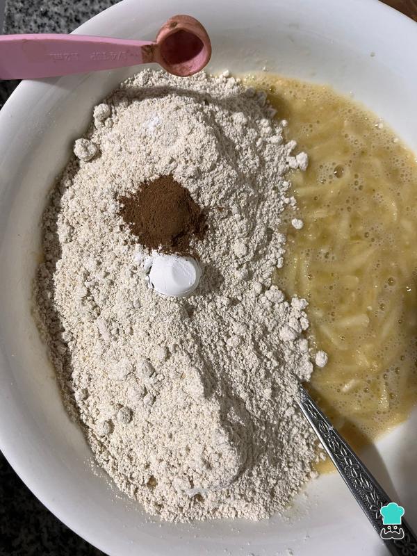 Receta de Bizcocho de plátano y manzana sin azúcar - Paso 8