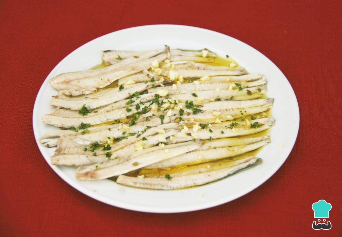 Receta de Boquerones en vinagre con ajo y perejil