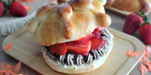 Receta de Pan de muerto relleno de Nutella y fresas