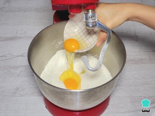 Receta de Pan de muerto relleno de Nutella y fresas - Paso 1